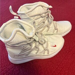 Nike White and Red Winter Boots